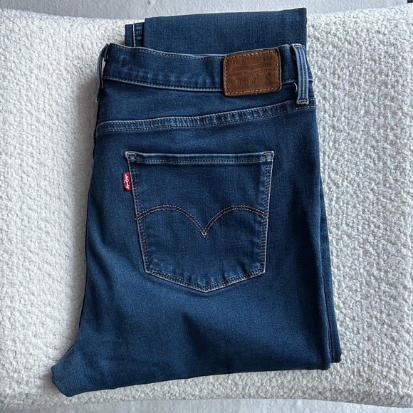 Levi's Denim - EUC Levi's Women's 311 Shaping Skinny Jeans - Dark Blue Wash / Size 32